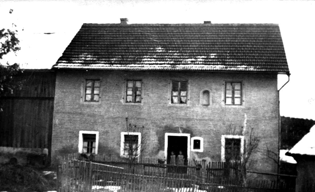 Bergfried-Haus-Abael-auf-Truppenübungsplatz-Grafenwöhr-ca1930.JPG (212473 Byte)
